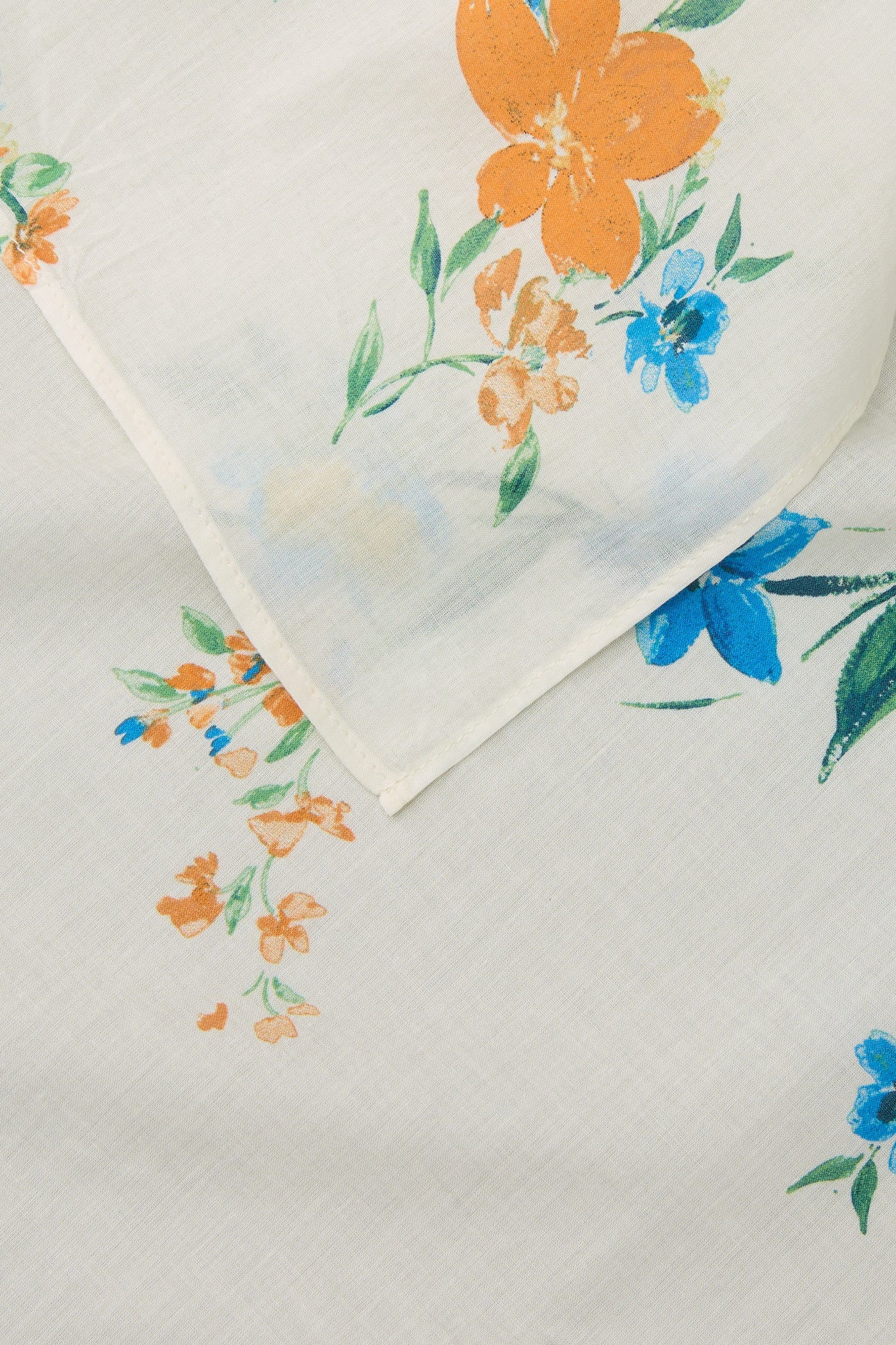 Skall Studio Daffodil scarf 90x90 Scarf Flower bouquet